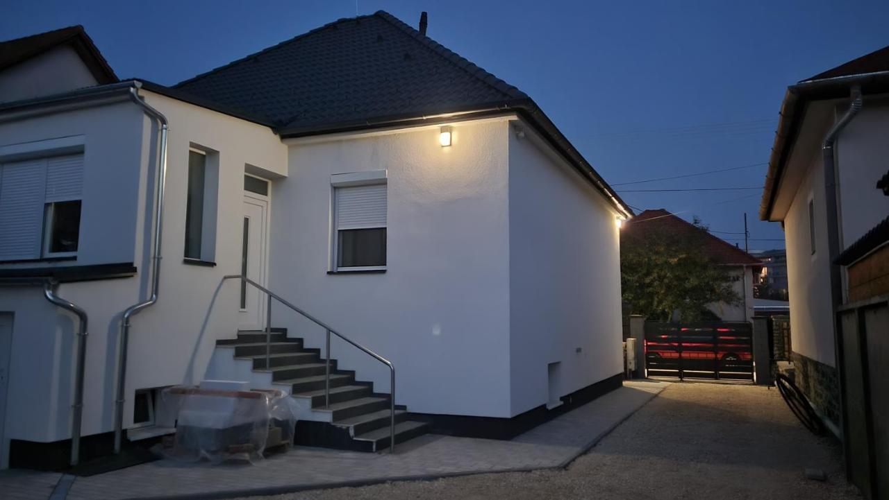 Relax Apartments Sarvar A2 Exterior foto